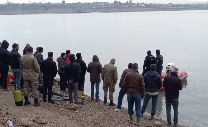 Alabora olan teknedeki kayıp balıkçının cansız bedenine ulaşıldı