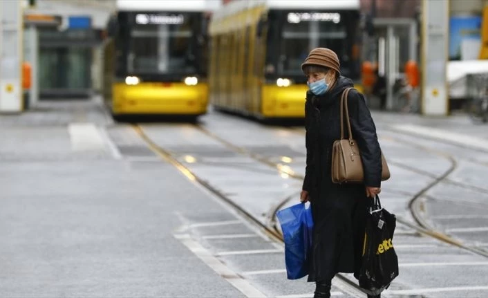 Almanya’da Kovid-19 salgınıyla mücadelede tedbirlerin süresi 18 Nisan’da kadar uzatıldı