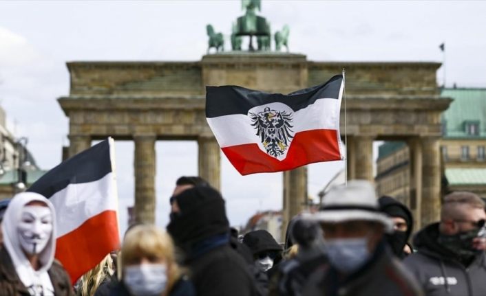 Almanya’da Kovid-19 tedbirlerini protestolarda çok sayıda gözaltı