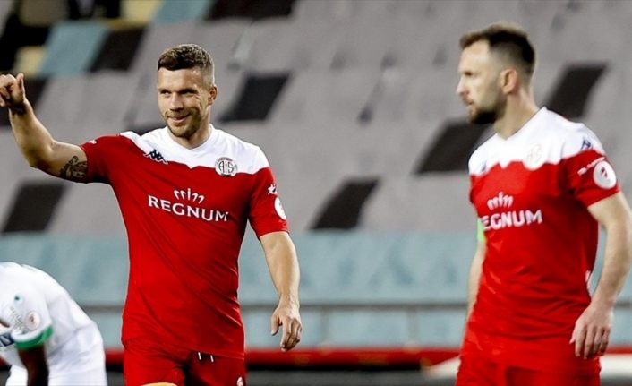 Antalyasporlu Podolski kupa ve ligde üst üste gelen galibiyetlerden mutlu