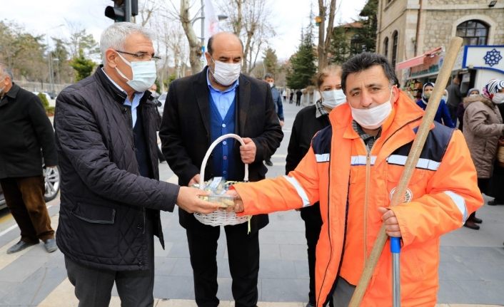 Başkan Güder’den vatandaşa kandil simidi