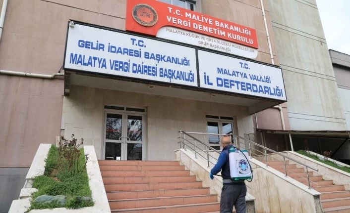 Battalgazi’de köşe bucak dezenfekte ediliyor