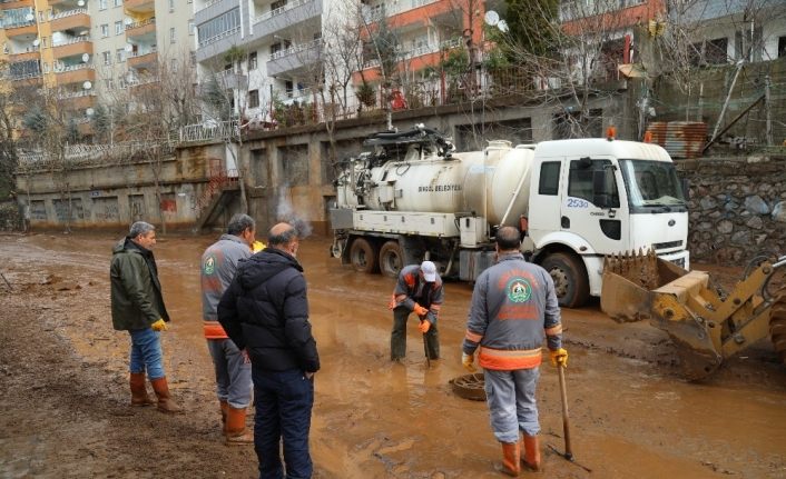 Bingöl Belediyesi’nden yoğun sel mesaisi