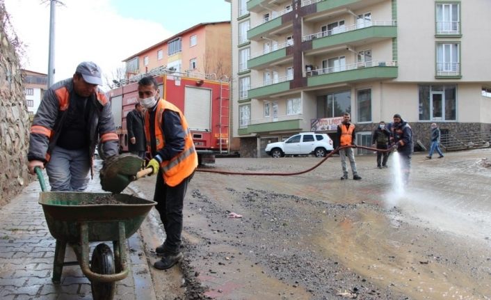 Bingöl’de sel sonrası temizlik seferberliği