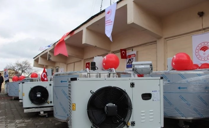 Bingöl’de üreticilere süt soğutma tankı dağıtıldı