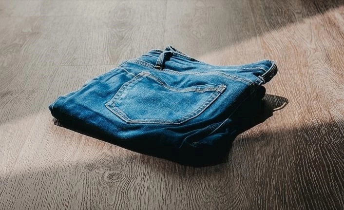 Bir kot pantolon üretmek için 10 bin litre su harcanıyor
