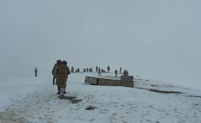 Bitlis’te askeri helikopterin düştüğü bölgede çalışmalar zorlu şartlarda devam ediyor