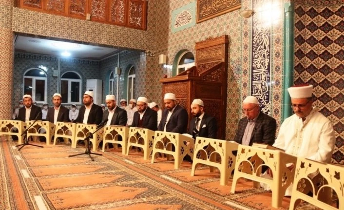Bitlis’te Miraç Kandili’nde eller semaya açıldı