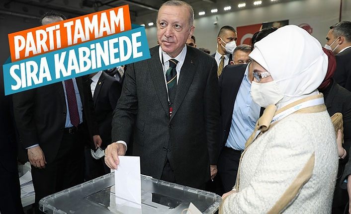 Cumhurbaşkanı Erdoğan, yeniden AK Parti Genel Başkanı seçildi