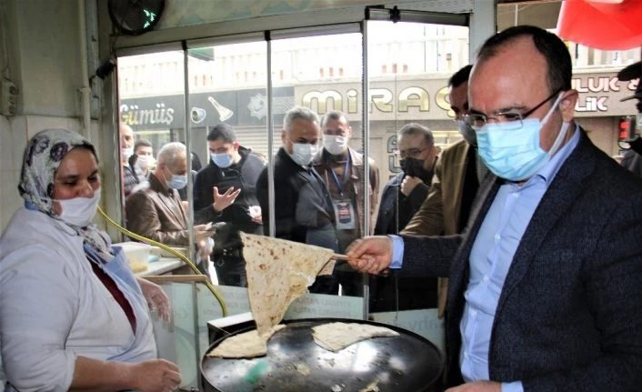 Denetime çıkan Vali, hem çay borçlarını ödedi, hem de  gözleme yaptı