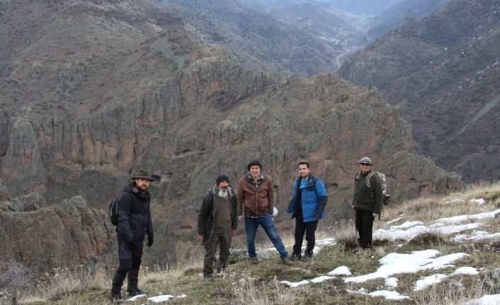 Doğa severlerden Nevruz dolayısıyla doğa yürüyüşü