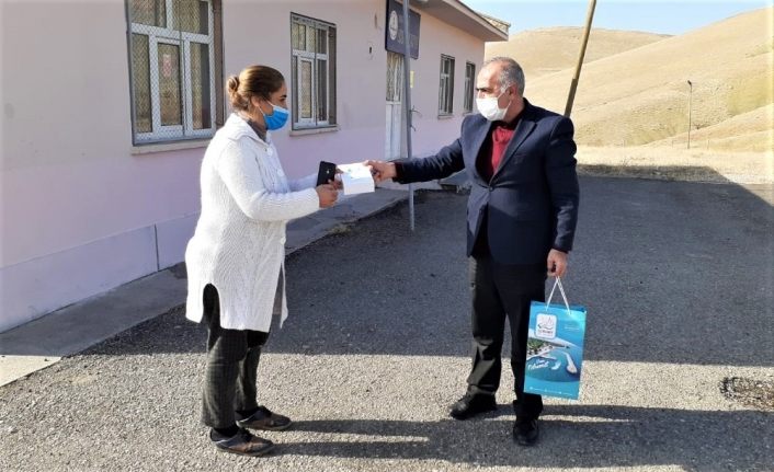 Edremit Belediyesinden okullara ateş ölçer cihazı