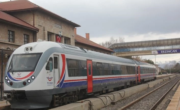 Erzincan - Divriği arası raybüs seferleri bir yıl aradan sonra yeniden başladı