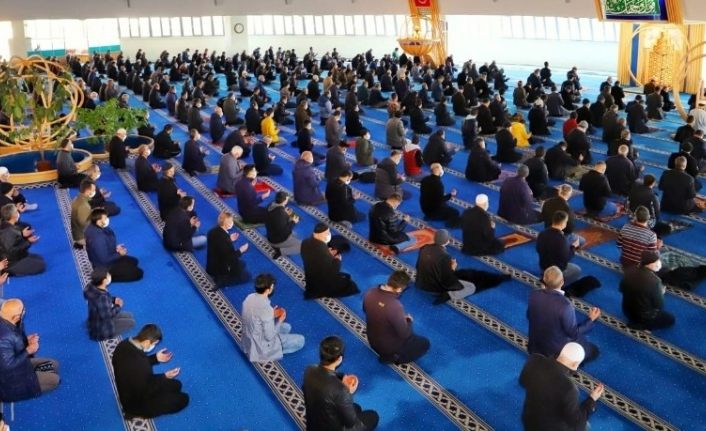 Erzincan depreminde hayatını kaybedenler için mevlit okutuldu