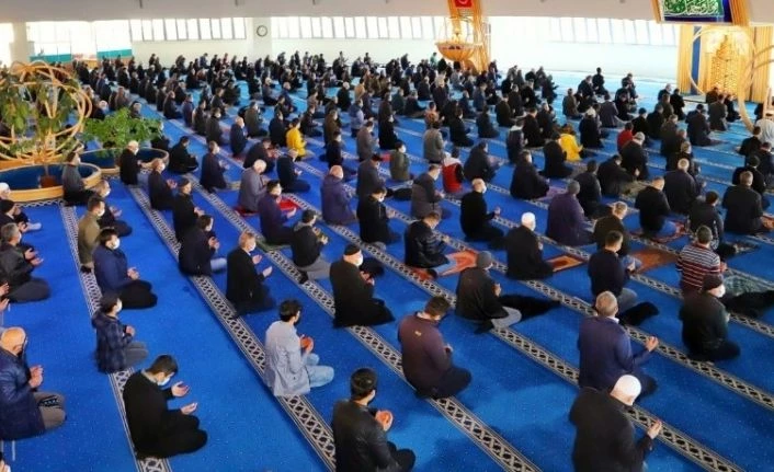 Erzincan depreminde hayatını kaybedenler için mevlit okutuldu