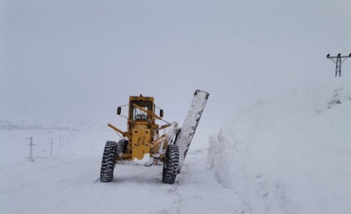 Erzurum’un kar çilesi bitmiyor