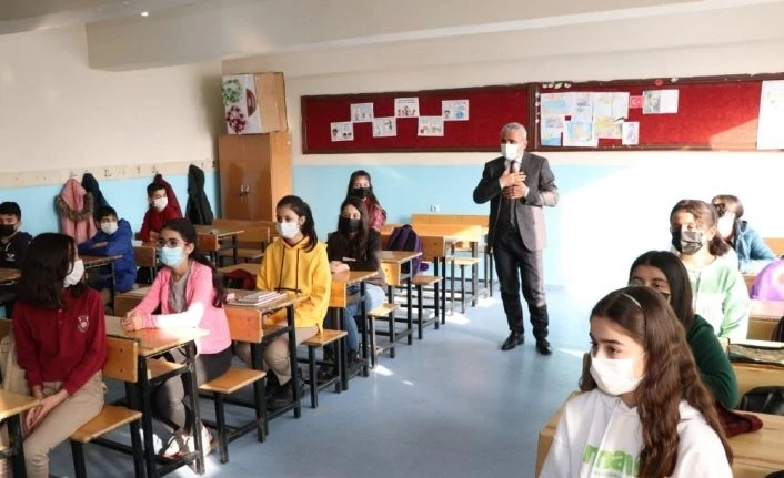 Hakkari’de 379 okulda yüz yüze eğitim başladı