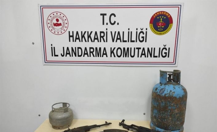 Hakkari’de toprağa gömülü silah ve mühimmat ele geçirildi