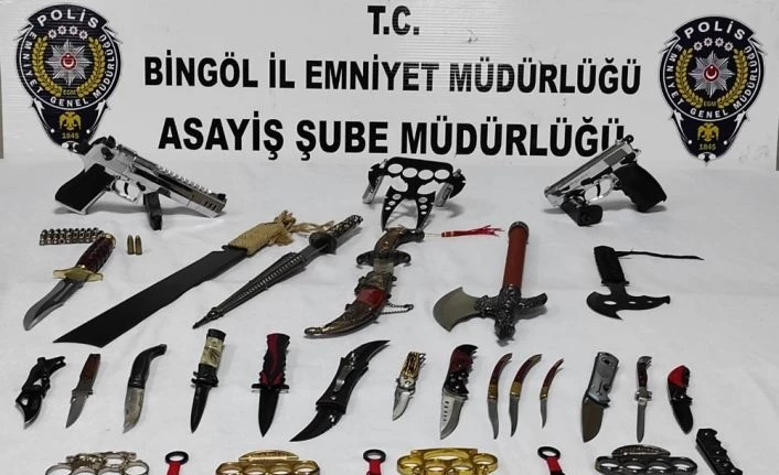 Hepsi bir evden çıktı, çeşit çeşit suç aletleri ele geçirildi