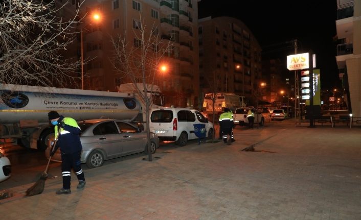 İpekyolu Belediyesinden gece temizliği: 3 ton çöp toplandı