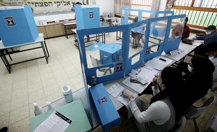 İsrail’de oy sayımı sürerken Netanyahu öncülüğündeki sağ blok, koalisyonu kurabilecek sayının altına düştü