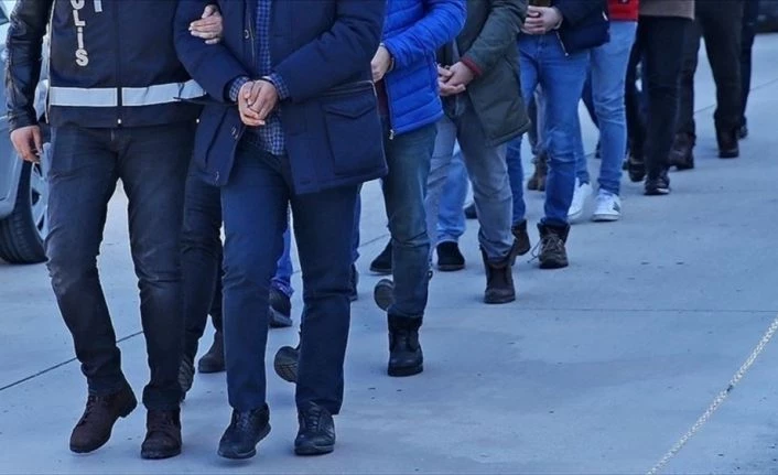 İzmir merkezli 53 ilde FETÖ