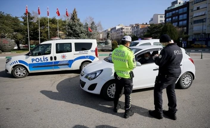 Kısıtlamalara uymayan 22 bin 810 kişi hakkında adli ya da idari işlem yapıldı