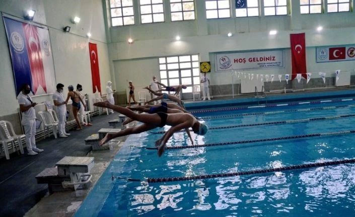 Kulaçlar birincilik için atıldı