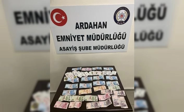 Kumar oynarken baskına uğradılar