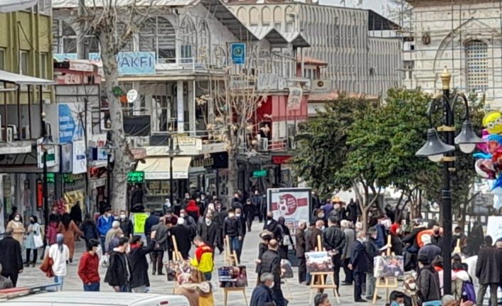 Malatya caddelerinde aylar sonra hafta sonu insan yoğunluğu