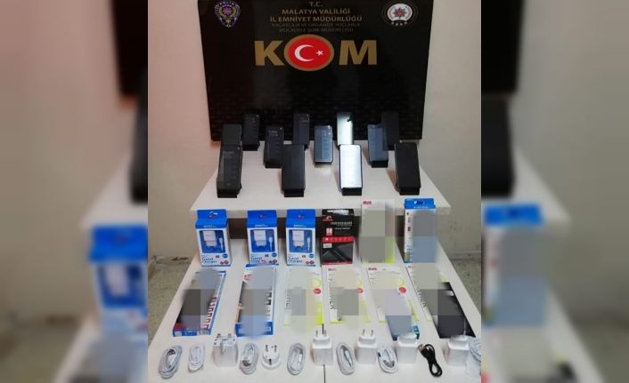 Malatya’da kaçak cep telefonu operasyonu