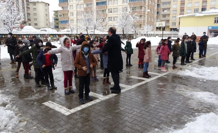 Muş’ta okullar yüz yüze eğitime başladı