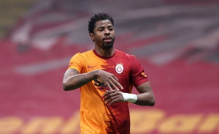 Ryan Donk ilk kez formasını giydiği Surinam Milli Takımı
