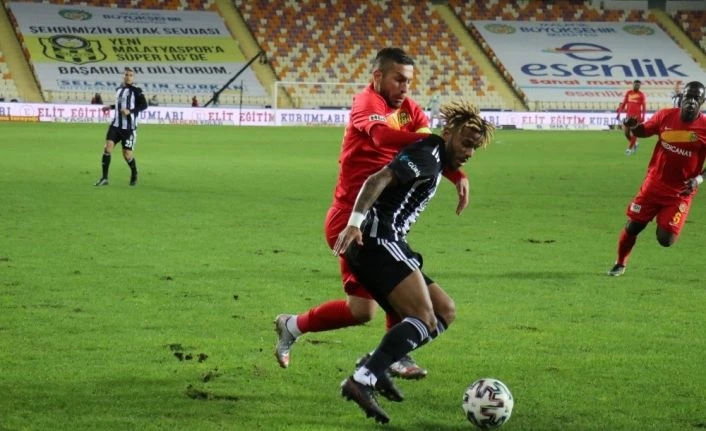 Süper Lig: Yeni Malatyaspor: 0 - Beşiktaş: 0 (İlk yarı)