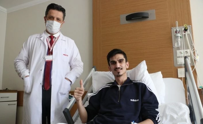 Tek kesiden çifte akciğer operasyonu ile  hem sağlığına kavuştu, hem de tıp tarihine geçti
