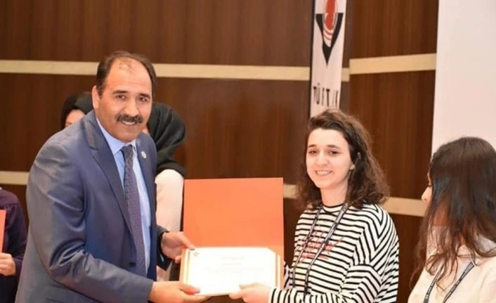 TÜBİTAK 2204/A kategorisinde Erzincan Türkiye birincisi