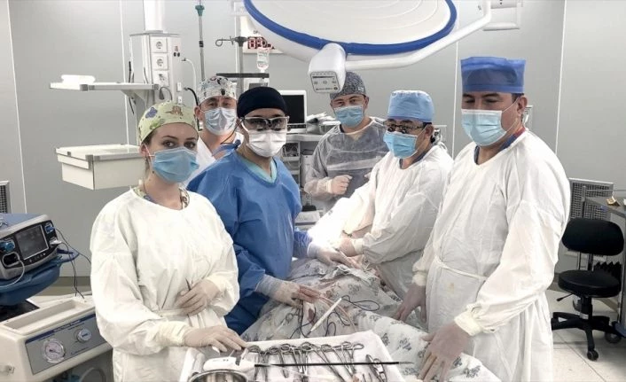 Türk cerrah, özel davetle gittiği Özbekistan