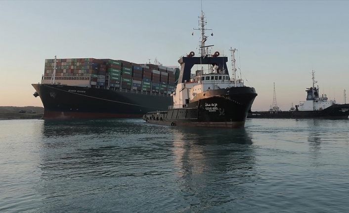 Uluslararası veriler Süveyş Kanalı’nda gemi geçişlerinin normal seyrettiğini teyit etti