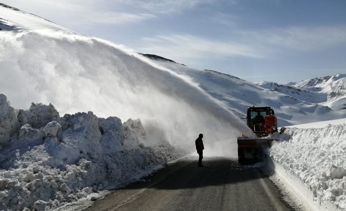 Van-Bahçesaray yolu ulaşıma açıldı