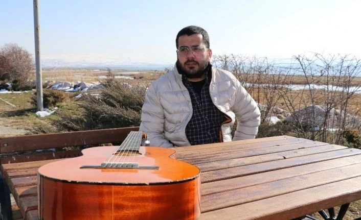 Vanlı mühendis koronadan ölen kız arkadaşı için şarkı yazıp klip çekti