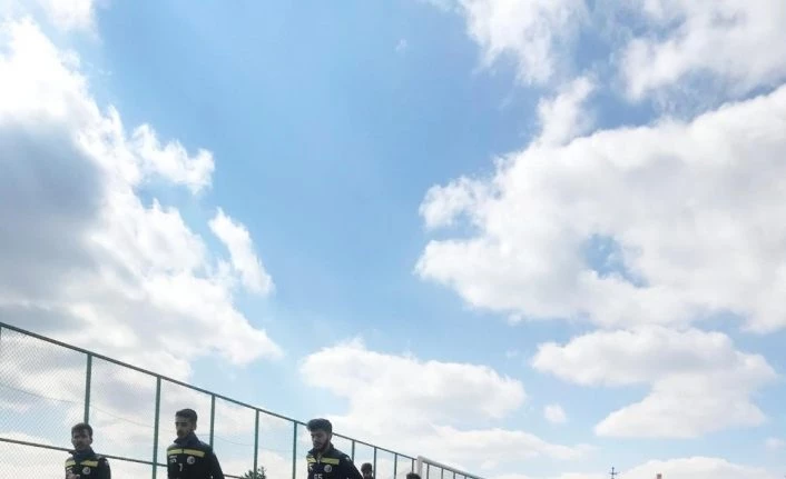 Vanlı ‘Pelle’nin oğlu hem antrenörlük hem takım kaptanlığı yapıyor