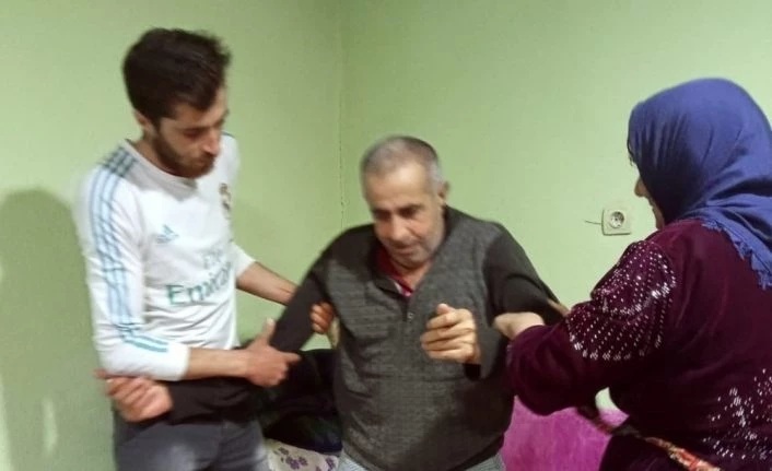 Yatağa mahkum olan vatandaş dışarıya çıkabilmek için akülü sandalye istiyor