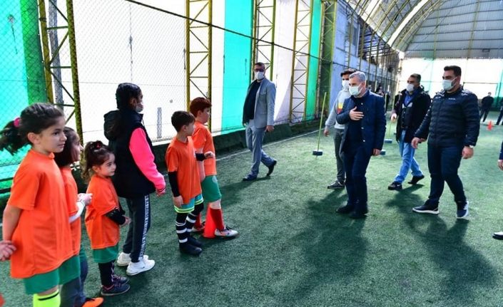Yeşilyurt Belediyesi futbol okulunda geleceğin yıldızları yetişiyor