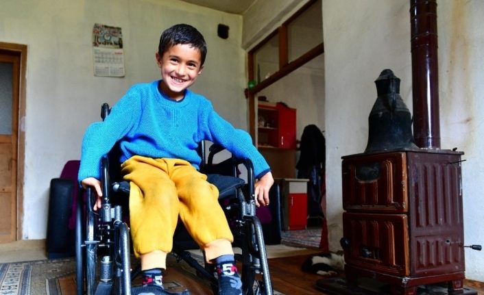 Yeşilyurt’ta engelli çocuğa engelli araç hediyesi