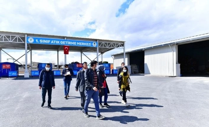 Yeşilyurt’taki atık toplama ve ayırma tesisi örnek oluyor