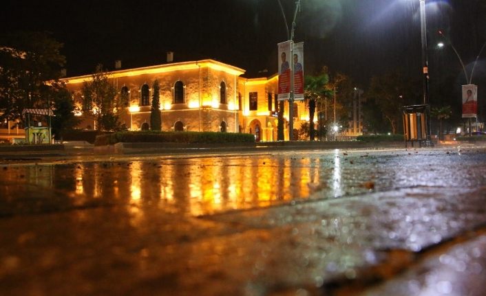 17 günlük kısıtlama başladı, Elazığ sessizliğe büründü