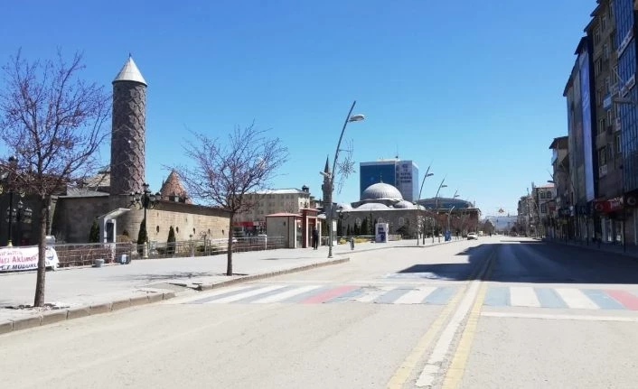 23 Nisan’da bu yıl Erzurum sessizliğe büründü