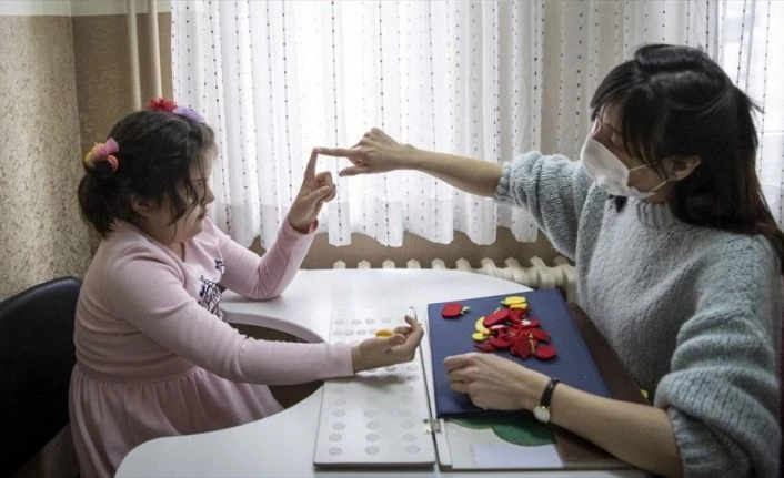 AA ekibi, otizmli öğrencilerle yüz yüze eğitimde bir gün geçirdi