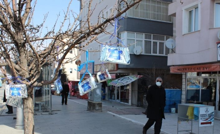 Aziziye’de ağaçlar kitap açtı