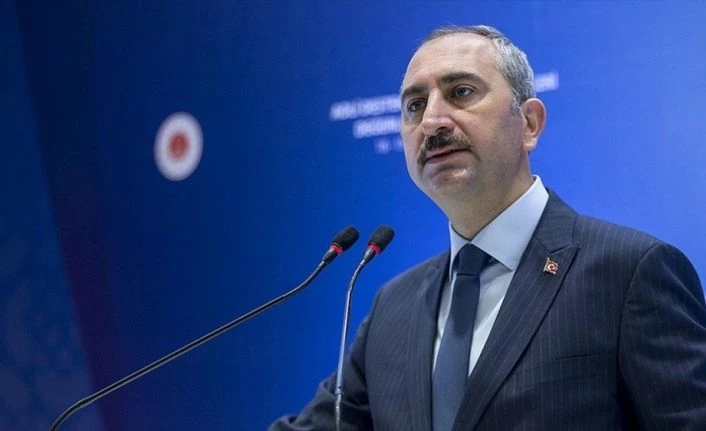 Bakan Gül: Ülkemizi geriye götürmek isteyen vesayetçi zihniyetin muvaffak olması mümkün değildir